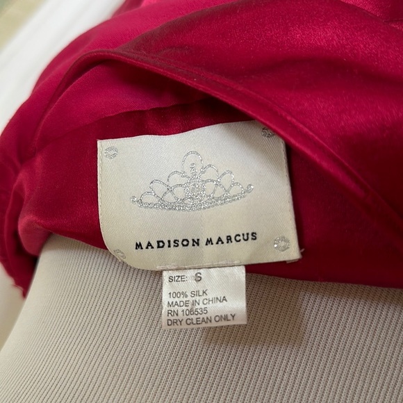 Red Silk Top. - Picture 3 of 3